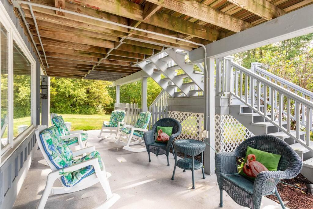 Unique Retreat With Private Patio, 4 King Beds And Bbq Villa Groton Eksteriør billede