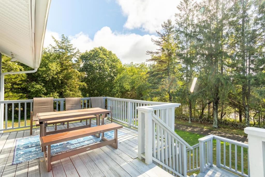 Unique Retreat With Private Patio, 4 King Beds And Bbq Villa Groton Eksteriør billede