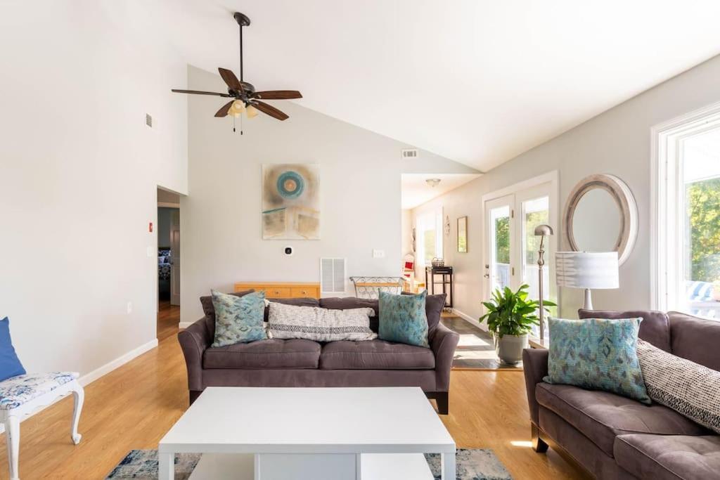 Unique Retreat With Private Patio, 4 King Beds And Bbq Villa Groton Eksteriør billede