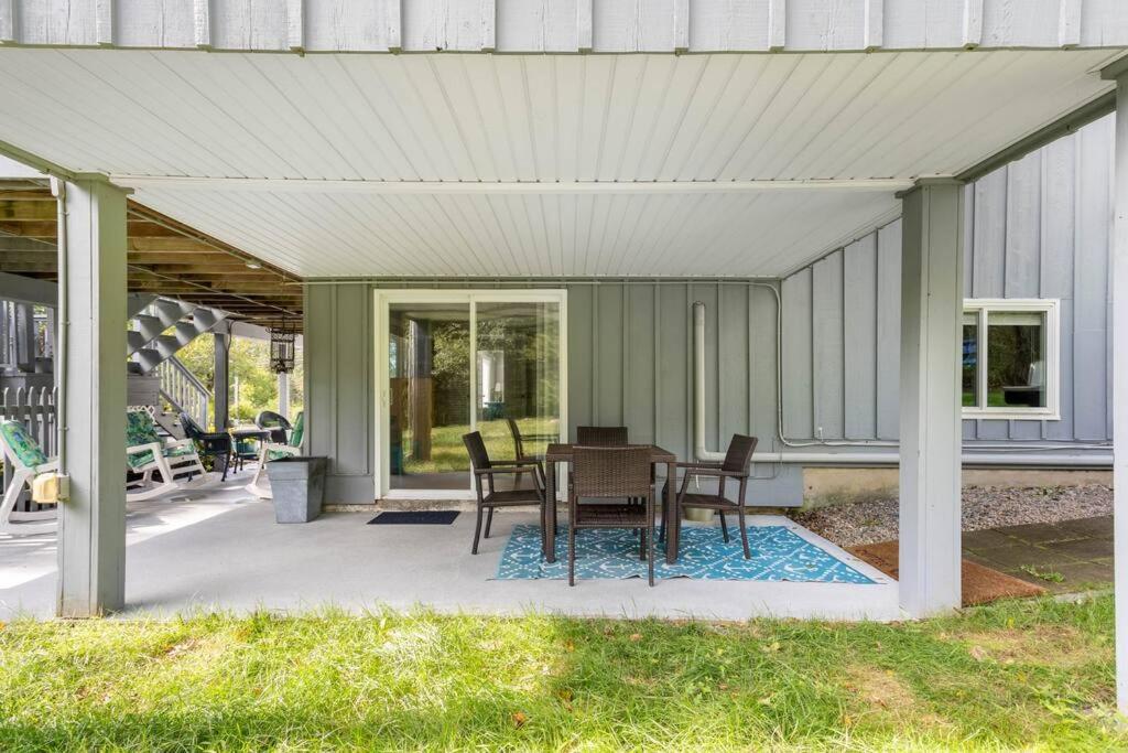 Unique Retreat With Private Patio, 4 King Beds And Bbq Villa Groton Eksteriør billede