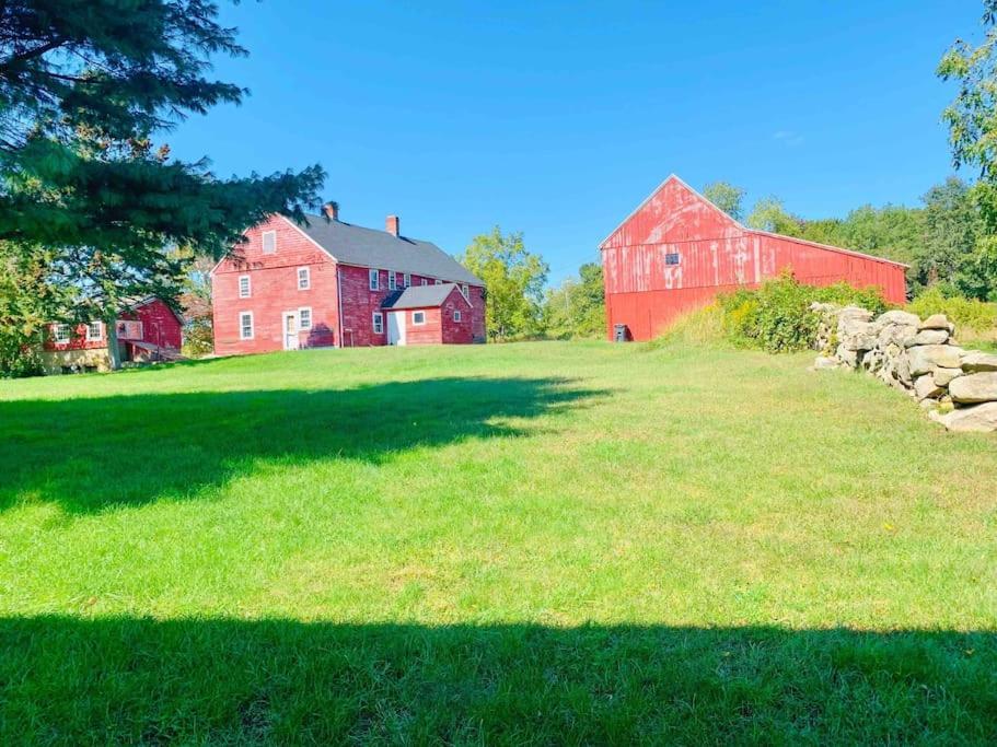 Unique Retreat With Private Patio, 4 King Beds And Bbq Villa Groton Eksteriør billede